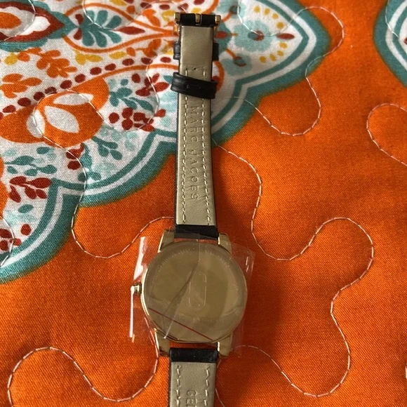 New Without Tag Authentic Women Marc Jacobs Small Face  display picture 2